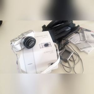 Olympus White PEN E-PL10 Digital Camera with Lens